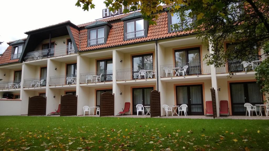 Landhotel Vierjahreszeiten Bad Königshofen im Grabfeld Esterno foto