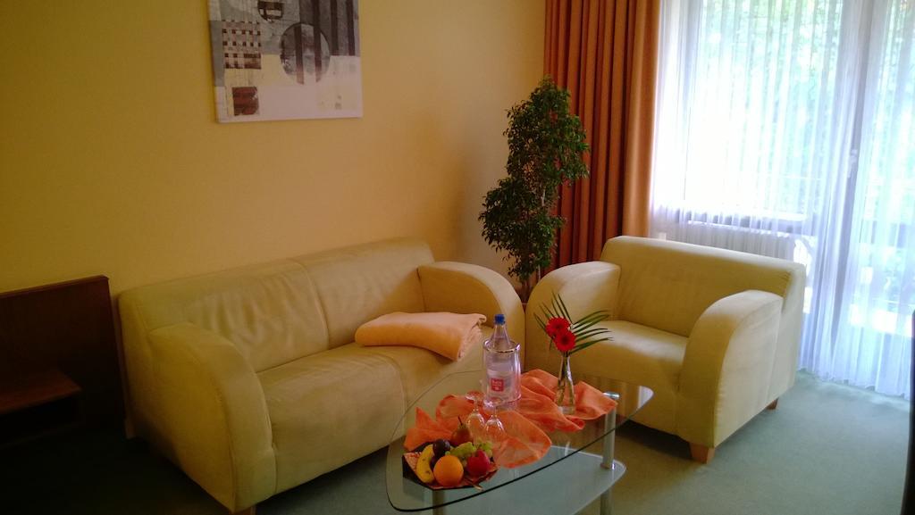 Landhotel Vierjahreszeiten Bad Königshofen im Grabfeld Camera foto